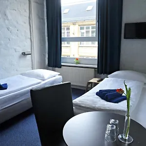 Hotel Transit **